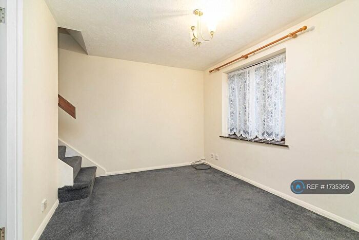 1 Bedroom Detached House To Rent In Gibson Road, Dagenham, RM8