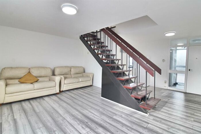2 Bedroom Apartment To Rent In Cavendish Road, Emmer Green, Reading, RG4