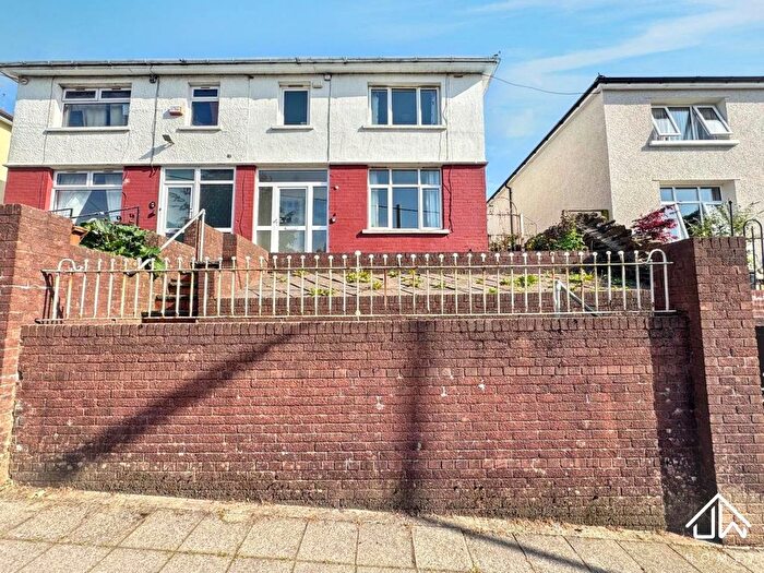 3 Bedroom Property For Sale In Central Avenue, Oakdale, NP12