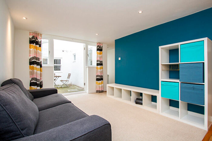 1 Bedroom Apartment To Rent In Lower Rock Gardens, Brighton, BN2