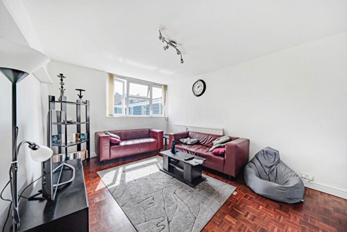 3 Bedroom Flat To Rent In Este Road, London, SW11