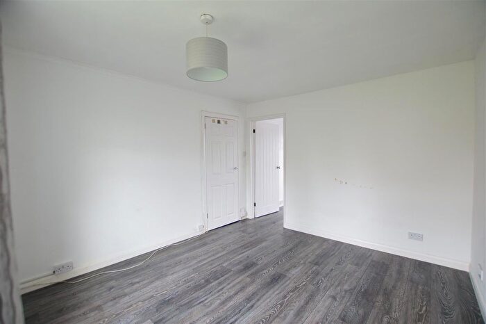 2 Bedroom Flat To Rent In Sandringham Court, Slough, Slough, SL1