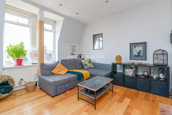 1 Bedroom Flat To Rent In Sheen Lane, London, SW14