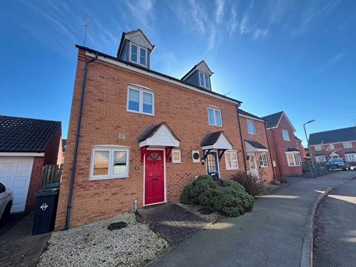 3 Bedroom Town House To Rent In Dorset Close, Cawston, CV22