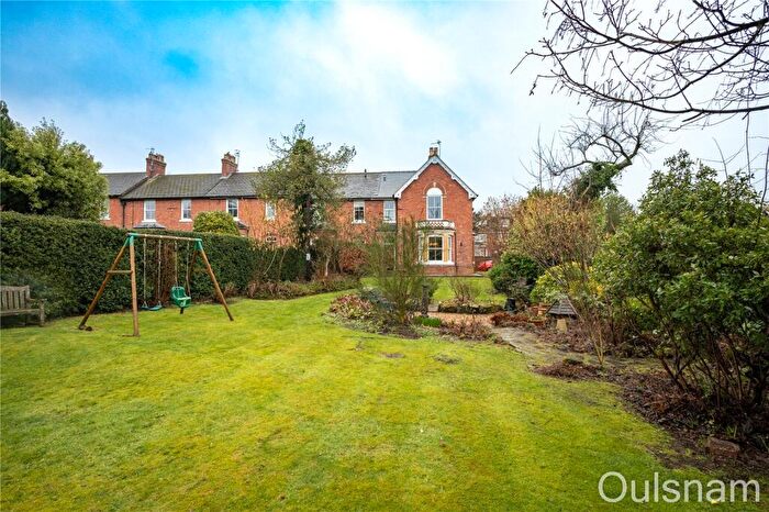 3 Bedroom End Of Terrace House For Sale In South Crescent, Bromsgrove, Worcestershire, B60