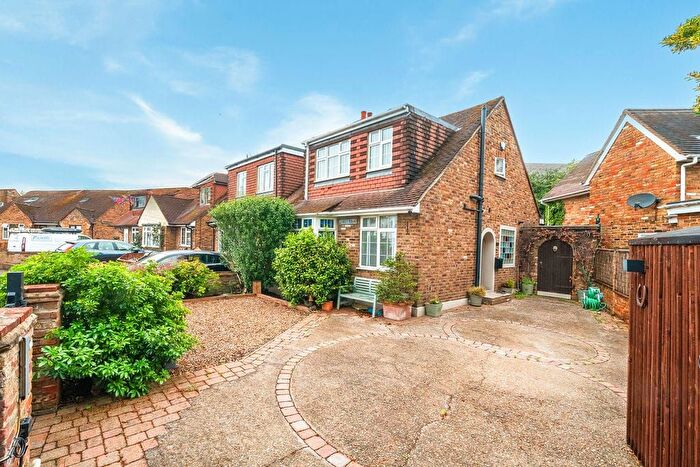 3 Bedroom Semi Detached House For Sale In Chequers Orchard, Iver, SL0