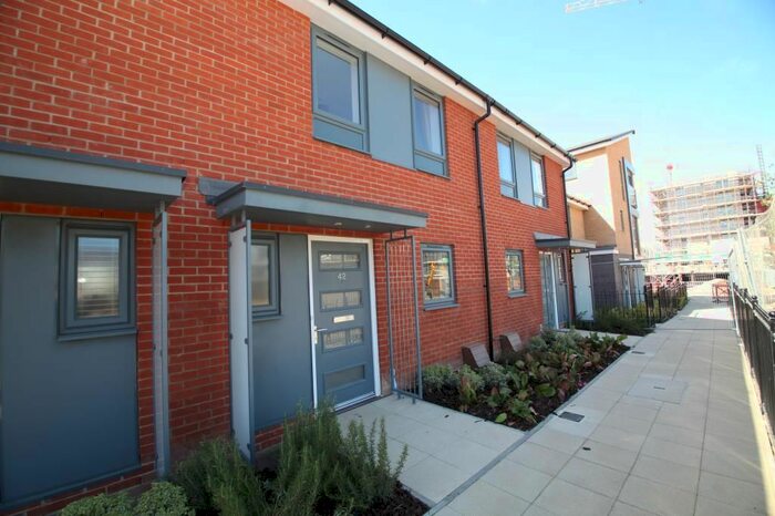 3 Bedroom Terraced House To Rent In Greenham Avenue, Reading, Berkshire, RG2