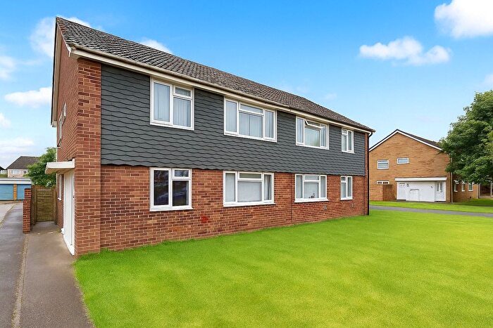 2 Bedroom Maisonette For Sale In Sutton Hall Road, Hounslow, Greater London, TW5