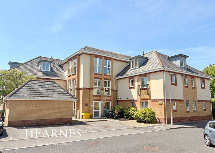 2 Bedroom Flat For Sale In Doulton Gardens, Whitecliff, Poole, BH14