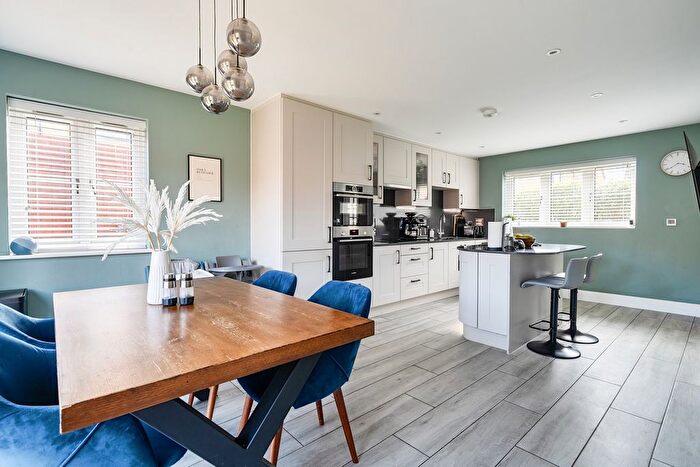 4 Bedroom Detached House For Sale In Haycock Gardens, Clifton, Shefford, SG17