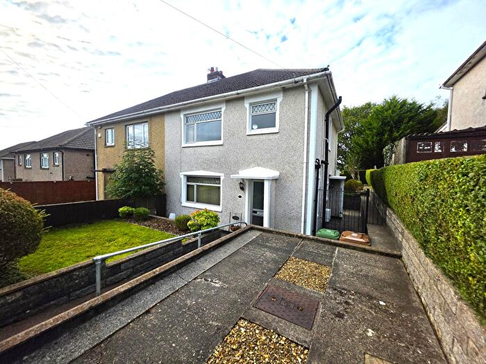 3 Bedroom Semi Detached House For Sale In Fleur-de-lys Avenue, Pontllanfraith, Caerphilly County Borough, NP12