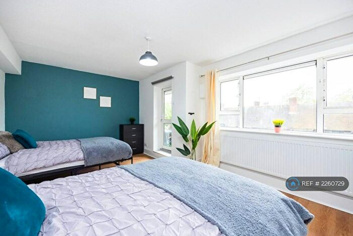 3 Bedroom Flat To Rent In Bridgeland Road, Greater London, E16