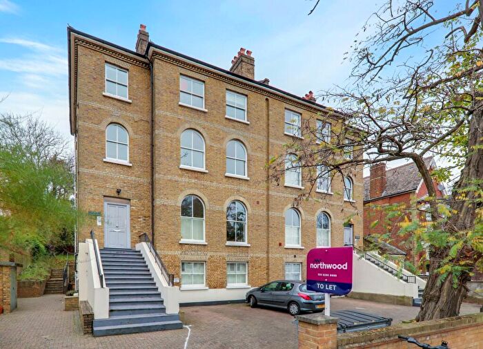3 Bedroom Flat To Rent In Lancaster Avenue, West Dulwich, London, SE27