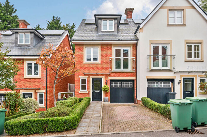3 Bedroom End Of Terrace House To Rent In South Leatherhead, KT22