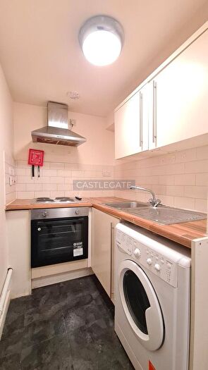 2 Bedroom Flat To Rent In Chancery Lane, Huddersfield, HD1