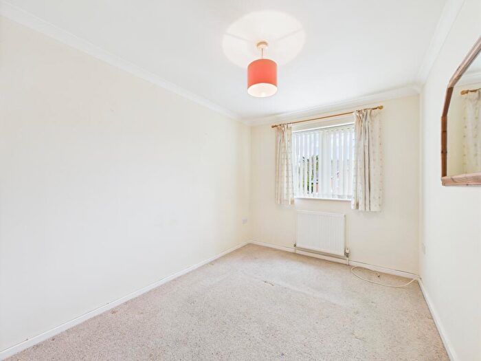 2 Bedroom Flat To Rent In Landseer Court, Tadley, RG26