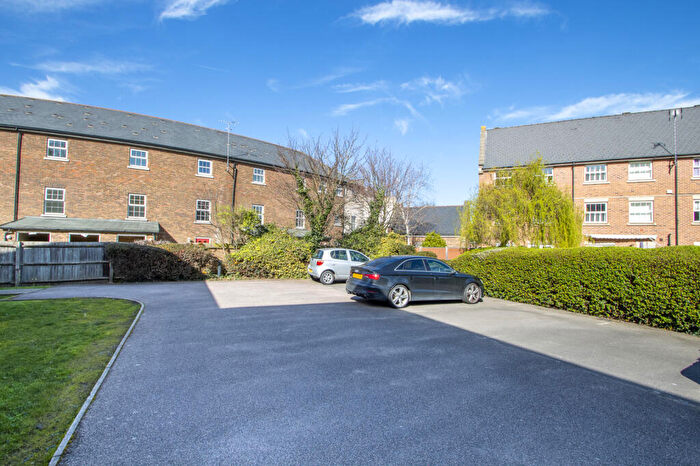 2 Bedroom Flat To Rent In Empire Walk, Greenhithe, DA9