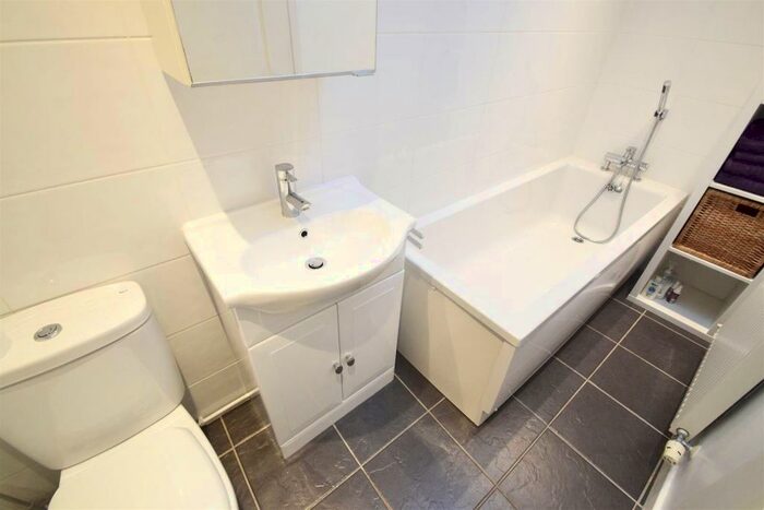 2 Bedroom Flat To Rent In Claremont Gardens, Whitley Bay, NE26
