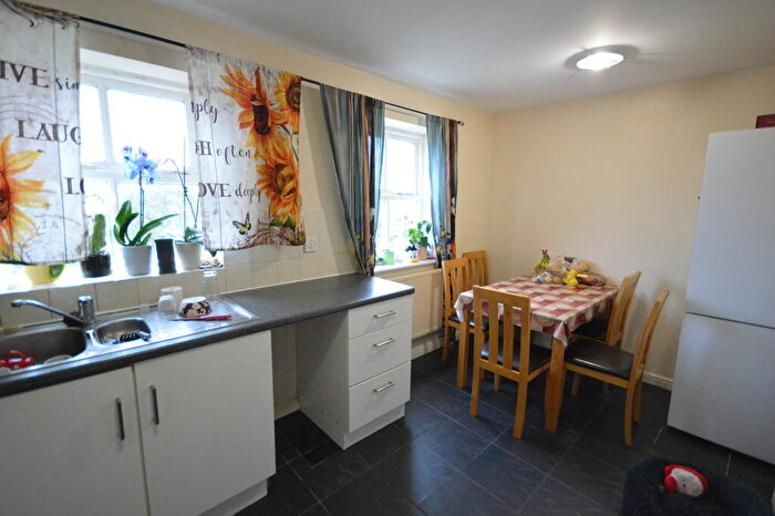 4 Bedroom Town House To Rent In Chamberlayne Avenue, Wembley, HA9