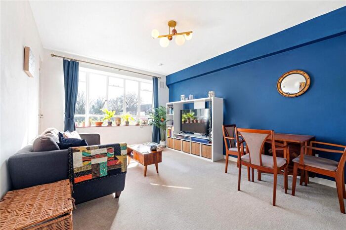 2 Bedroom Apartment For Sale In Champion Hill, Camberwell, London, SE5