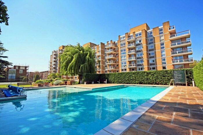 2 Bedroom Flat To Rent In Thamespoint, Fairways, Teddington, TW11