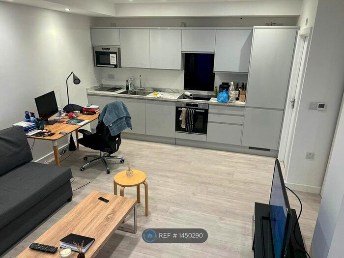 Studio To Rent In Town House, Marylebone, NW1