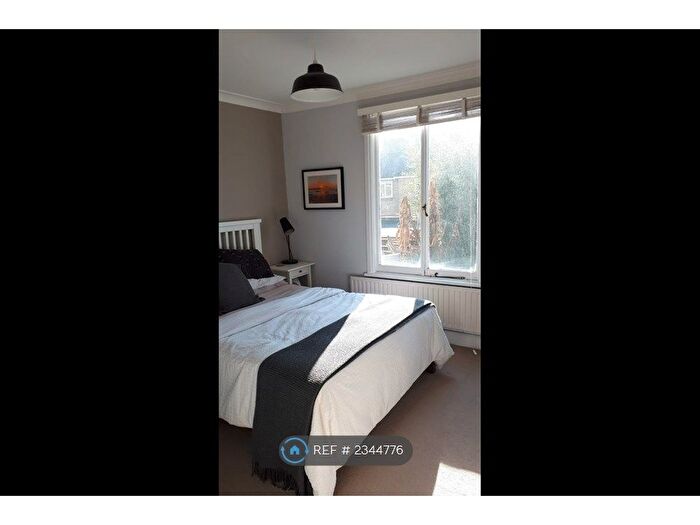 1 Bedroom Flat To Rent In St Luke's Avenue, London, SW4