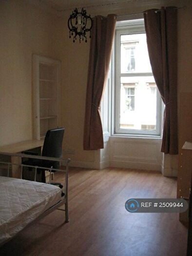 3 Bedroom Flat To Rent In Gibson Street, Glasgow, G12
