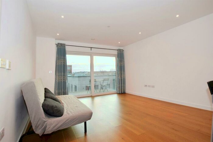 1 Bedroom Flat To Rent In Lismore Boulevard, Colindale, NW9