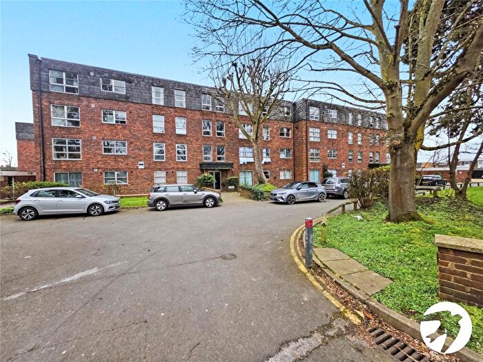 2 Bedroom Flat To Rent In Marlowe Gardens, London, SE9