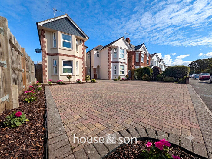 3 Bedroom Detached House For Sale In Vicarage Road, Bournemouth, BH9