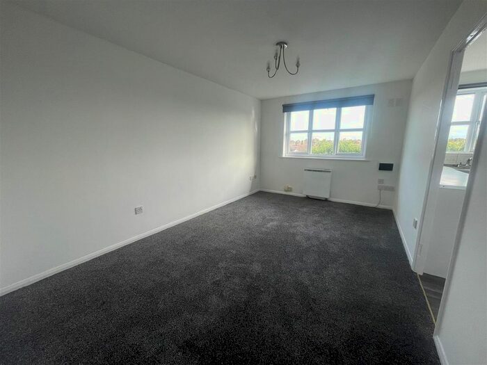 1 Bedroom Flat To Rent In Falcon Avenue, Grays, RM17