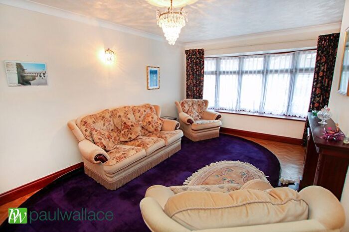 2 Bedroom Bungalow For Sale In Brandon Close, West Cheshunt, EN7