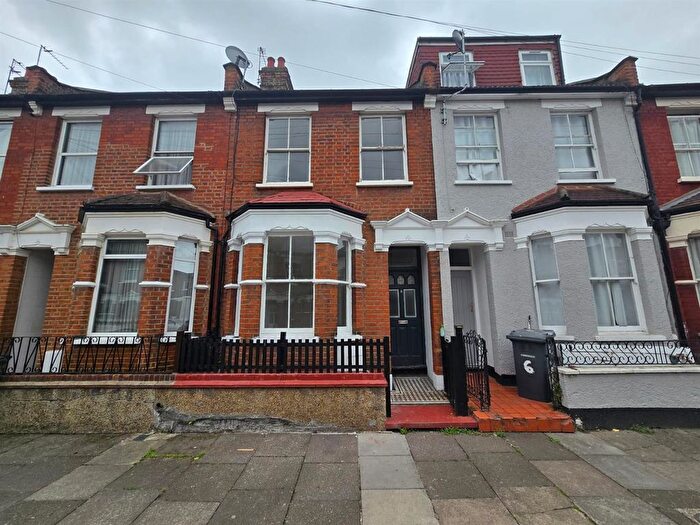 3 Bedroom Property To Rent In Alexandra Road, London, N15