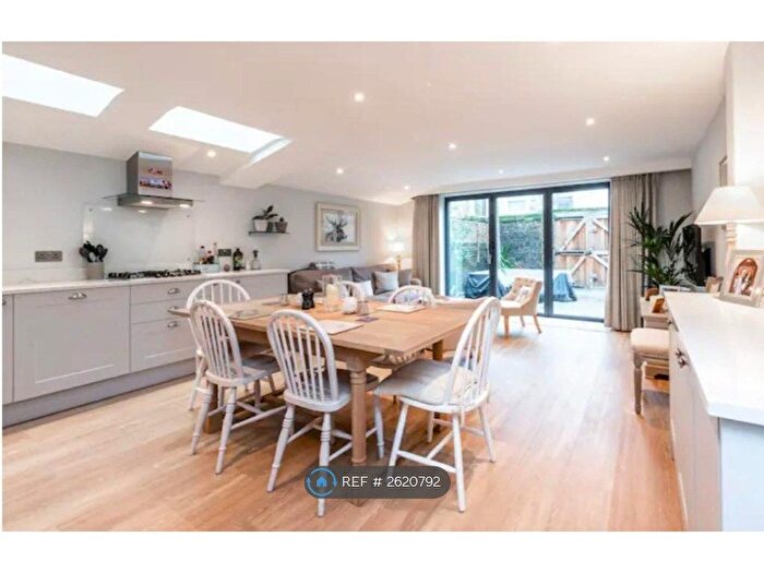 2 Bedroom Flat To Rent In Marney Road, London, SW11