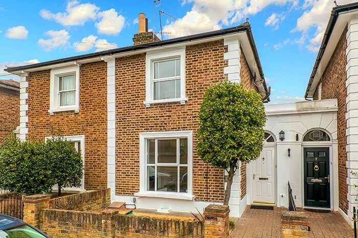 3 Bedroom Semi-Detached House To Rent In Dunstable Road, Richmond, TW9