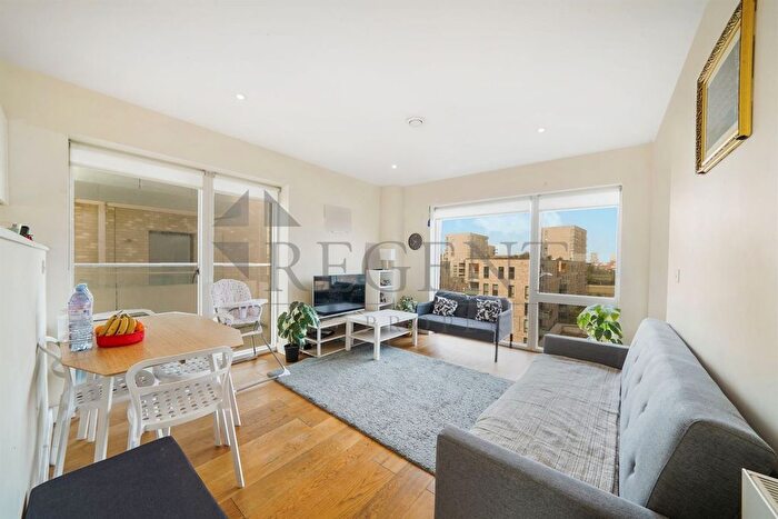3 Bedroom Flat To Rent In Mcgill House, Needell Road, SE10
