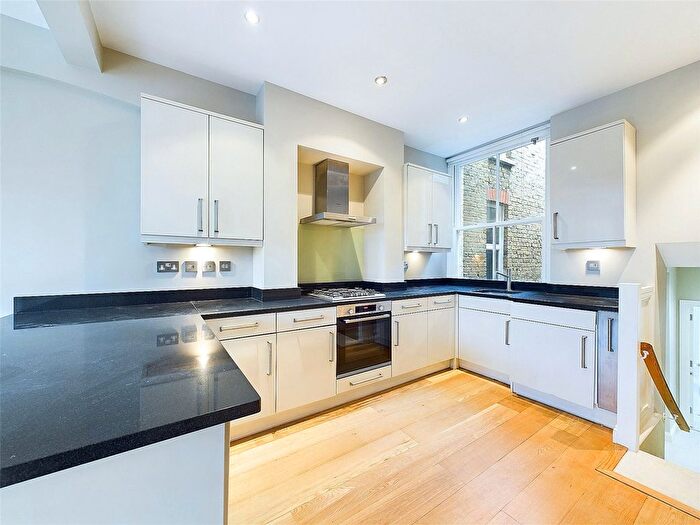 1 Bedroom Flat To Rent In St. Margarets Road, St Margarets, Twickenham, TW1