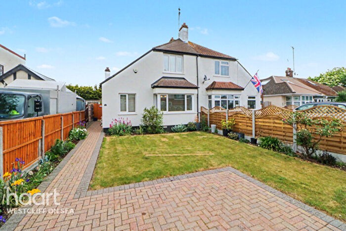 3 Bedroom Semi-Detached Bungalow For Sale In Wells Avenue, Southend-On-Sea, SS2