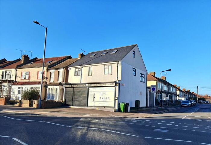 3 Bedroom Flat To Rent In Billet Road, Walthamstow, E17