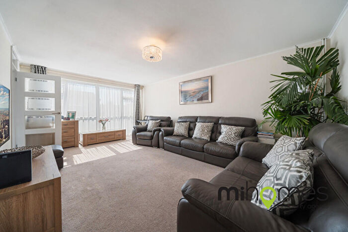 2 Bedroom Detached Bungalow For Sale In The Spinney, Potters Bar, EN6