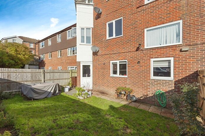 1 Bedroom Flat For Sale In Brook Road, Tunbridge Wells, Kent, TN2