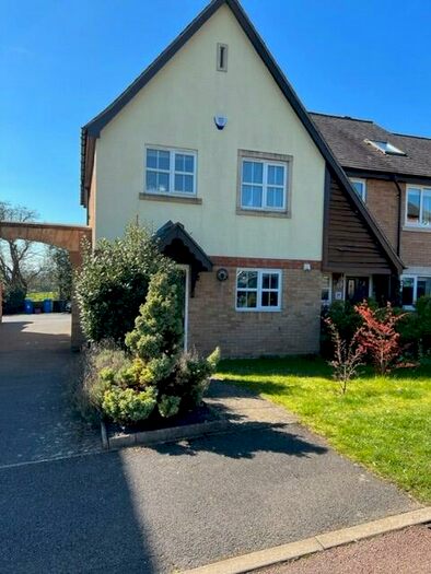 3 Bedroom Semi-Detached House To Rent In Lakeside Close, Old Whittington, Chesterfield, S41