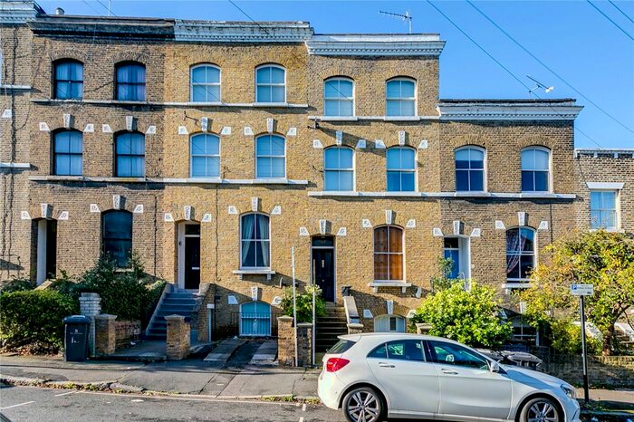 2 Bedroom Flat To Rent In Lambourn Road, London SW4