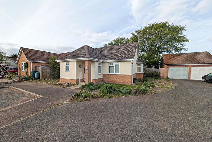 2 Bedroom Detached Bungalow For Sale In Hinton View, Haddenham, Ely, CB6