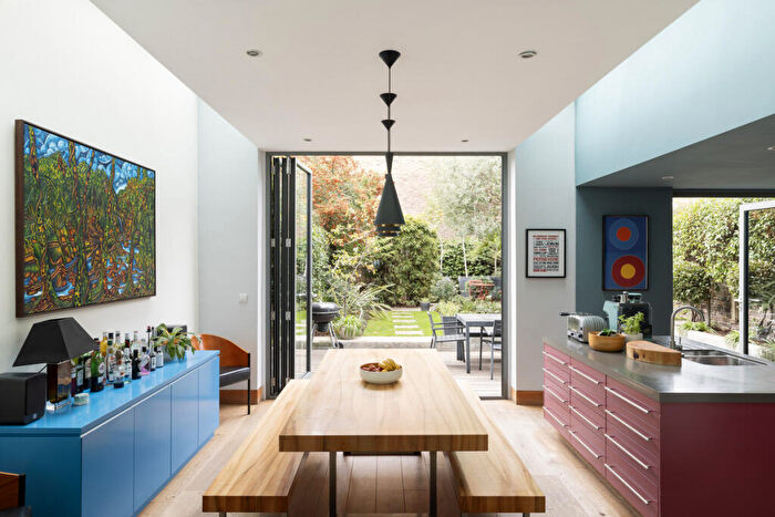 5 Bedroom Semi-Detached House For Sale In Lady Margaret Road, London, NW5