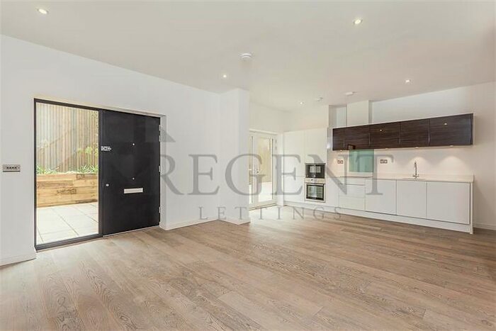 2 Bedroom Flat To Rent In Lewis Road, Richmond, TW10