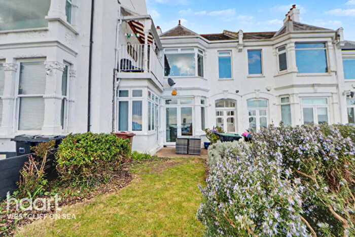 2 Bedroom Flat For Sale In Clifton Drive, Westcliff-On-Sea, SS0
