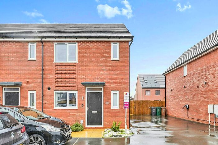 3 Bedroom End Of Terrace House For Sale In Errwood Close, Hilton, Derby, DE65
