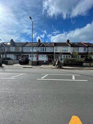 4 Bedroom Terraced House To Rent In Friern Barnet Road, London, N11